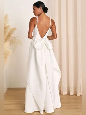 NWT Ivory Backless Back Bow A-line Front Slit Low Back Wedding Formal Medium